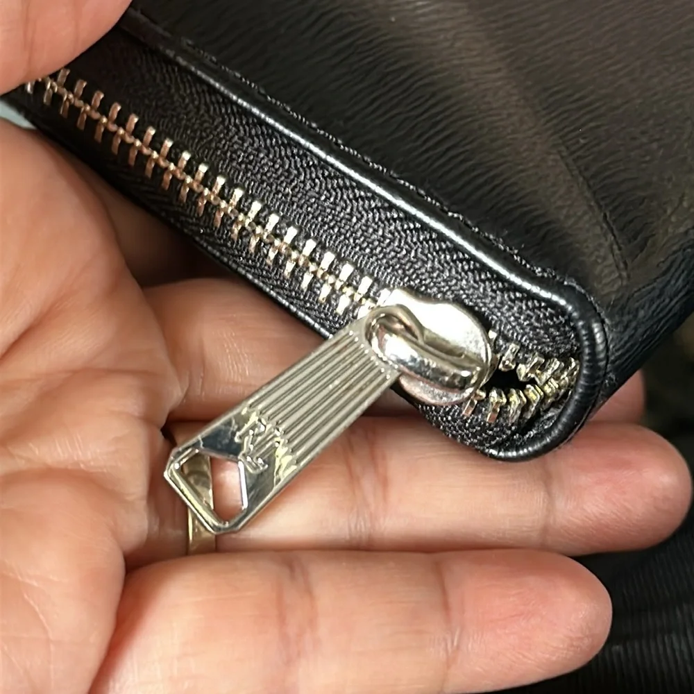 Lauren Ralph Lauren zippered wallet - Picture 3 of 8